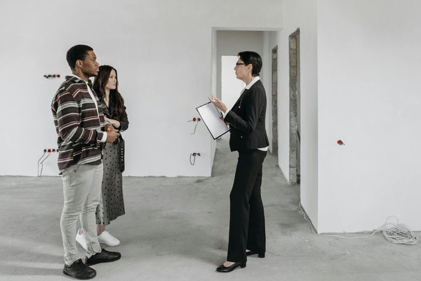 Les étagères d'angle, une idée déco pratique