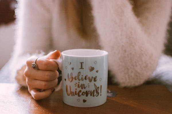 Mugs personnalisés : offrez un cadeau unique et artisanal